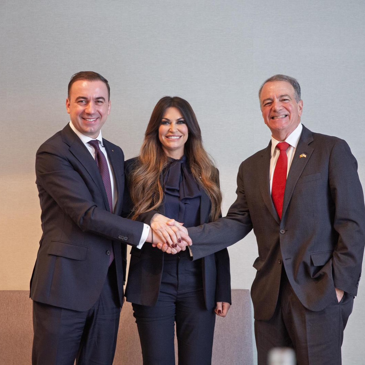 „Putem face asta oricărei țări dorim”. Ce a spus, potrivit Wall Street Journal, o ambasadoare americană înainte de căderea Guvernului Bolojan / Reacția unui politolog