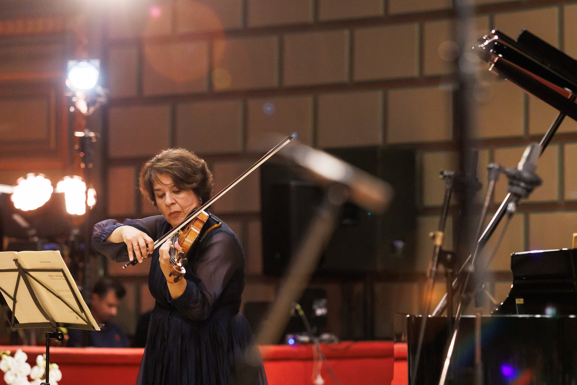 „Faptul că am plecat din România m-a învățat că nimic nu vine de la sine”. Cum și-a construit violonista Mihaela Martin cariera de la zero în Germania  